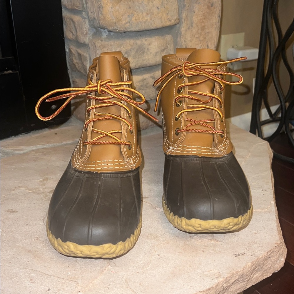 L.L. Bean 6” Women’s Bean Boots - Picture 3 of 9